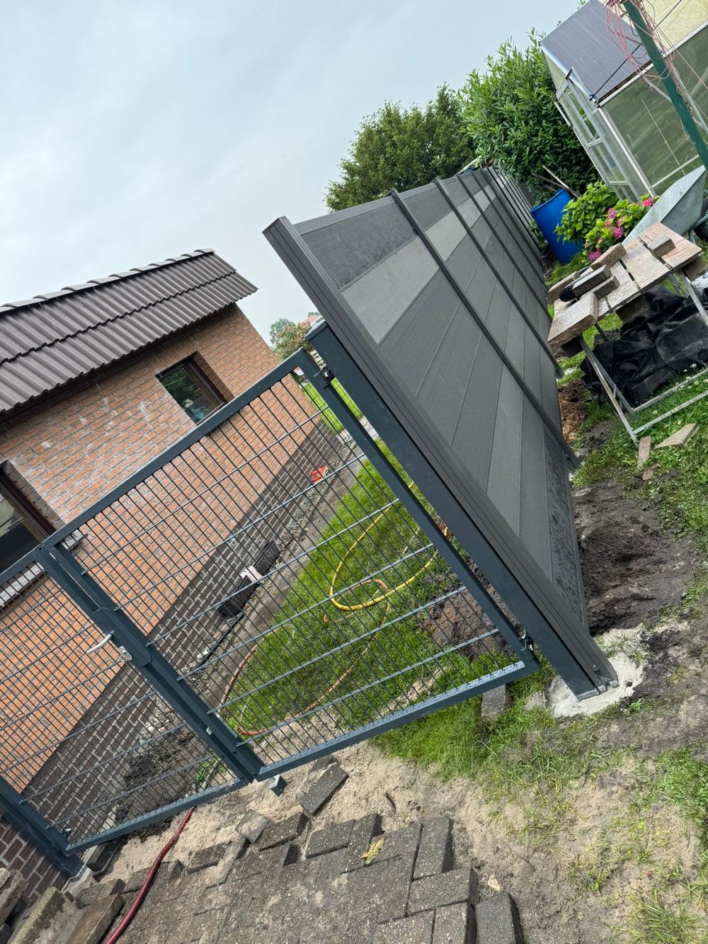 Doppelstabmattenzaun + WPC-Sichtschutzzaun in Barßel &ndash; Zaunonkel GmbH