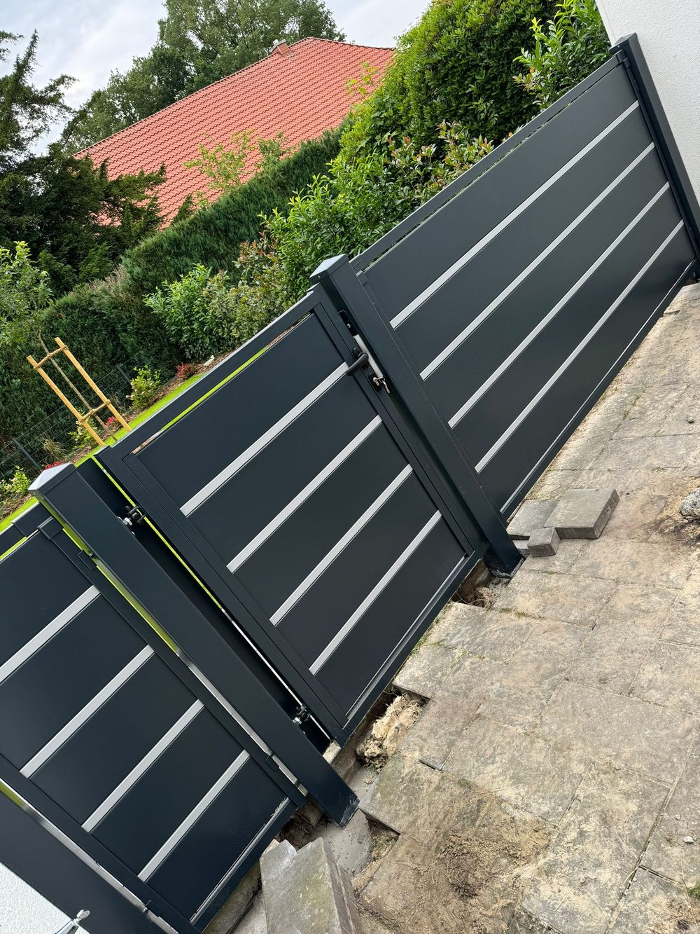 Maßgefertigter Design- und Frontzaun Modell Trawertyn in Oldenburg &ndash; Zaunonkel GmbH
