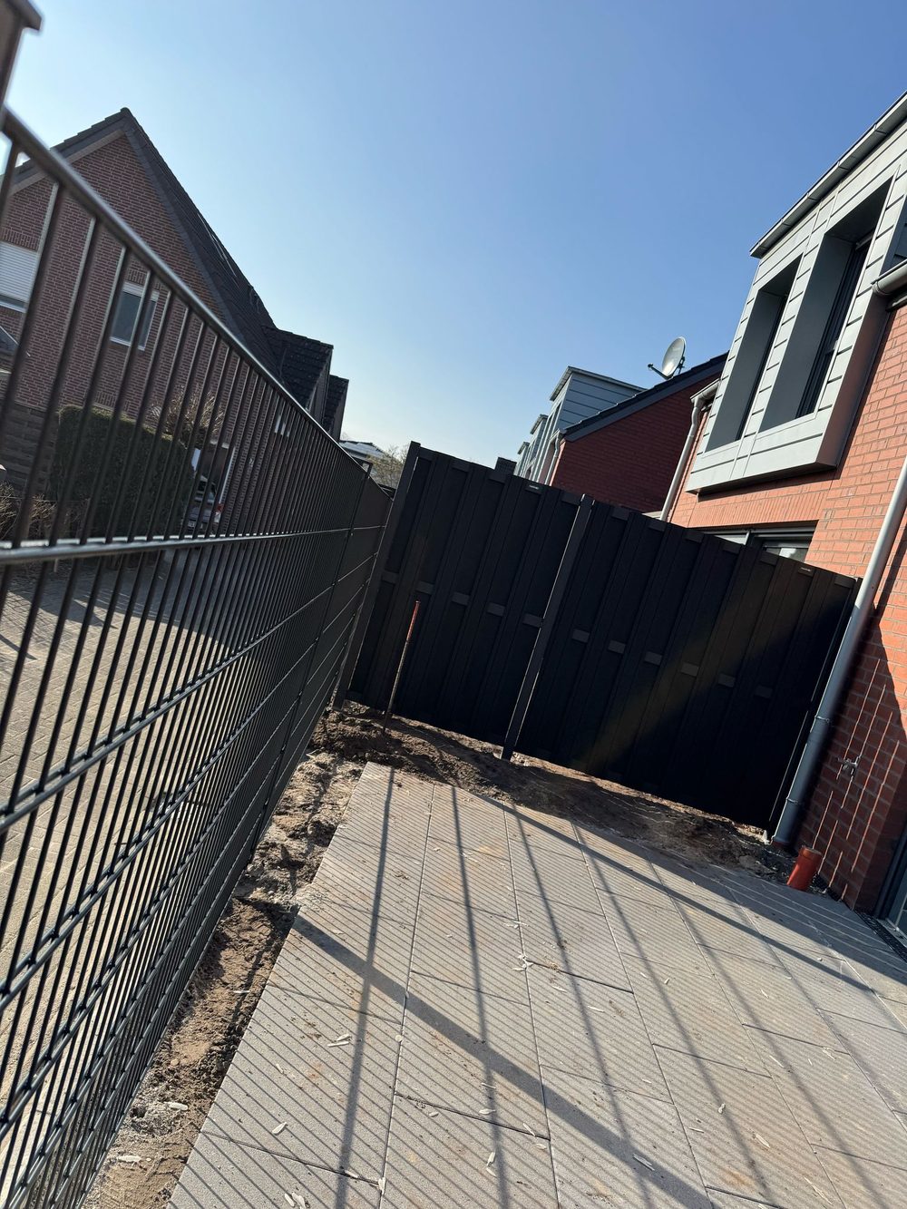 Doppelstabmattenzaun + WPC-Sichtschutzzaun in Oldenburg &ndash; Zaunonkel GmbH