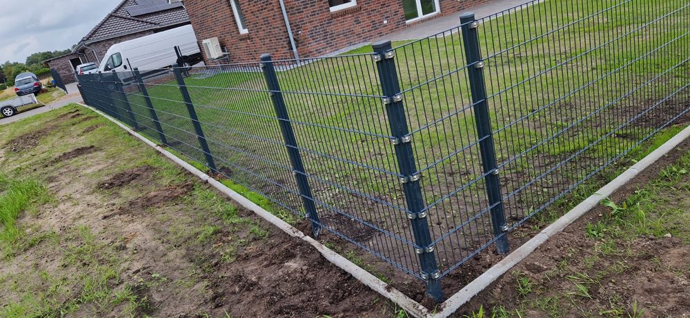 Doppelstabmattenzaun 6/5/6 in Ostrhauderfehn &ndash; Zaunonkel GmbH