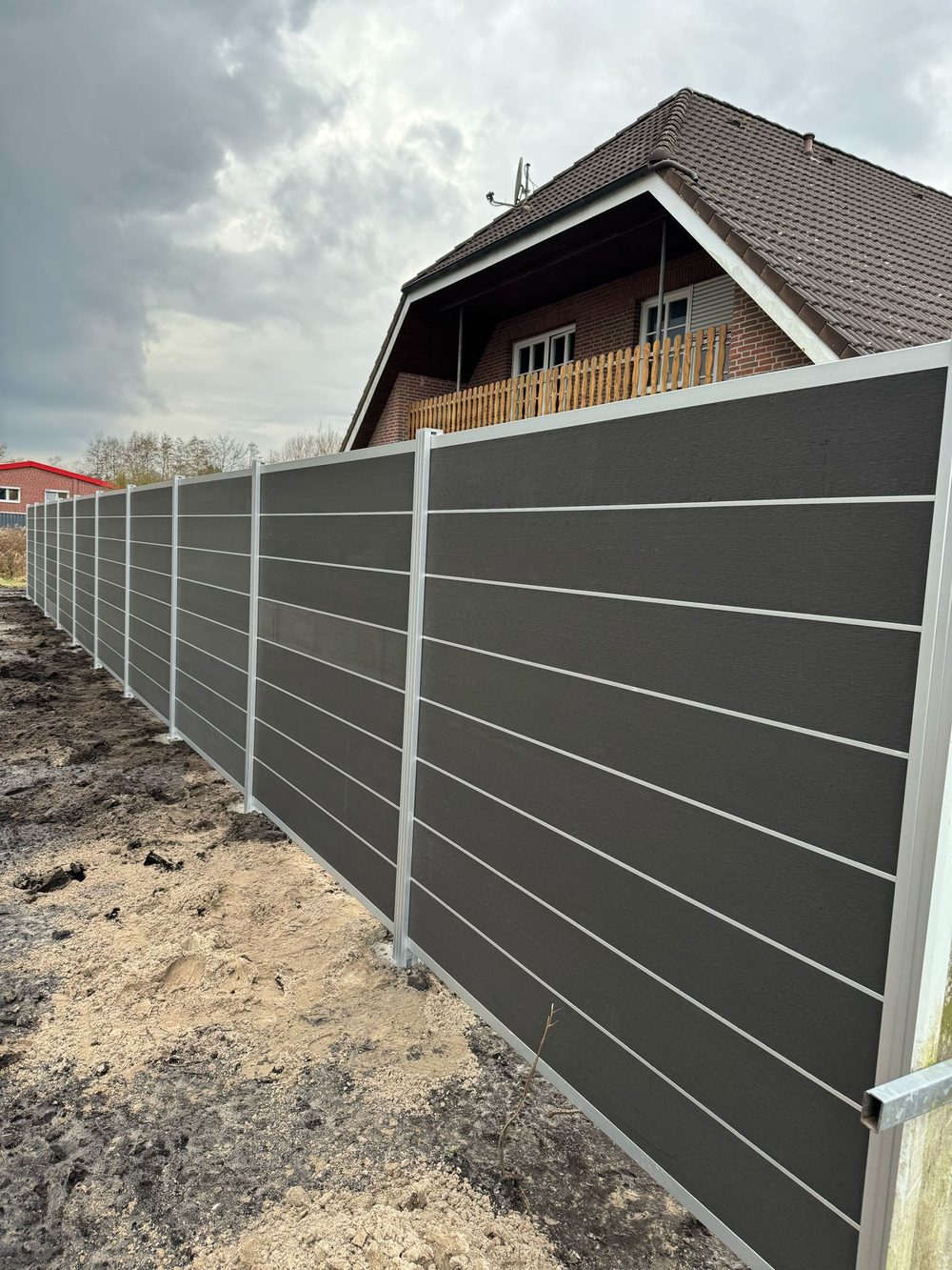 WPC-Sichtschutzzaun in Ostrhauderfehn &ndash; Zaunonkel GmbH
