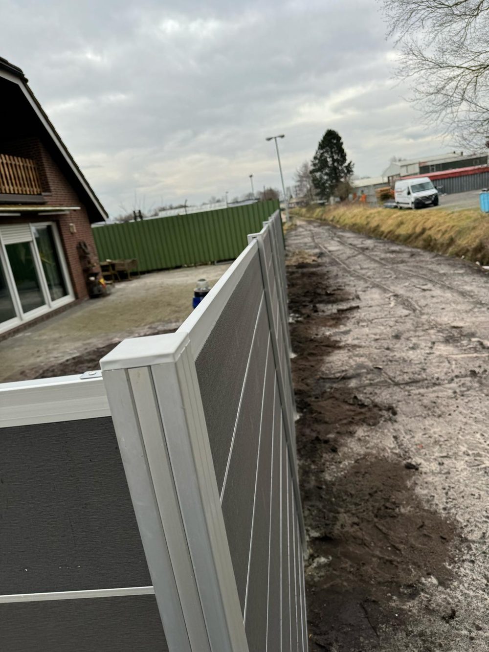 WPC-Sichtschutzzaun in Ostrhauderfehn &ndash; Zaunonkel GmbH