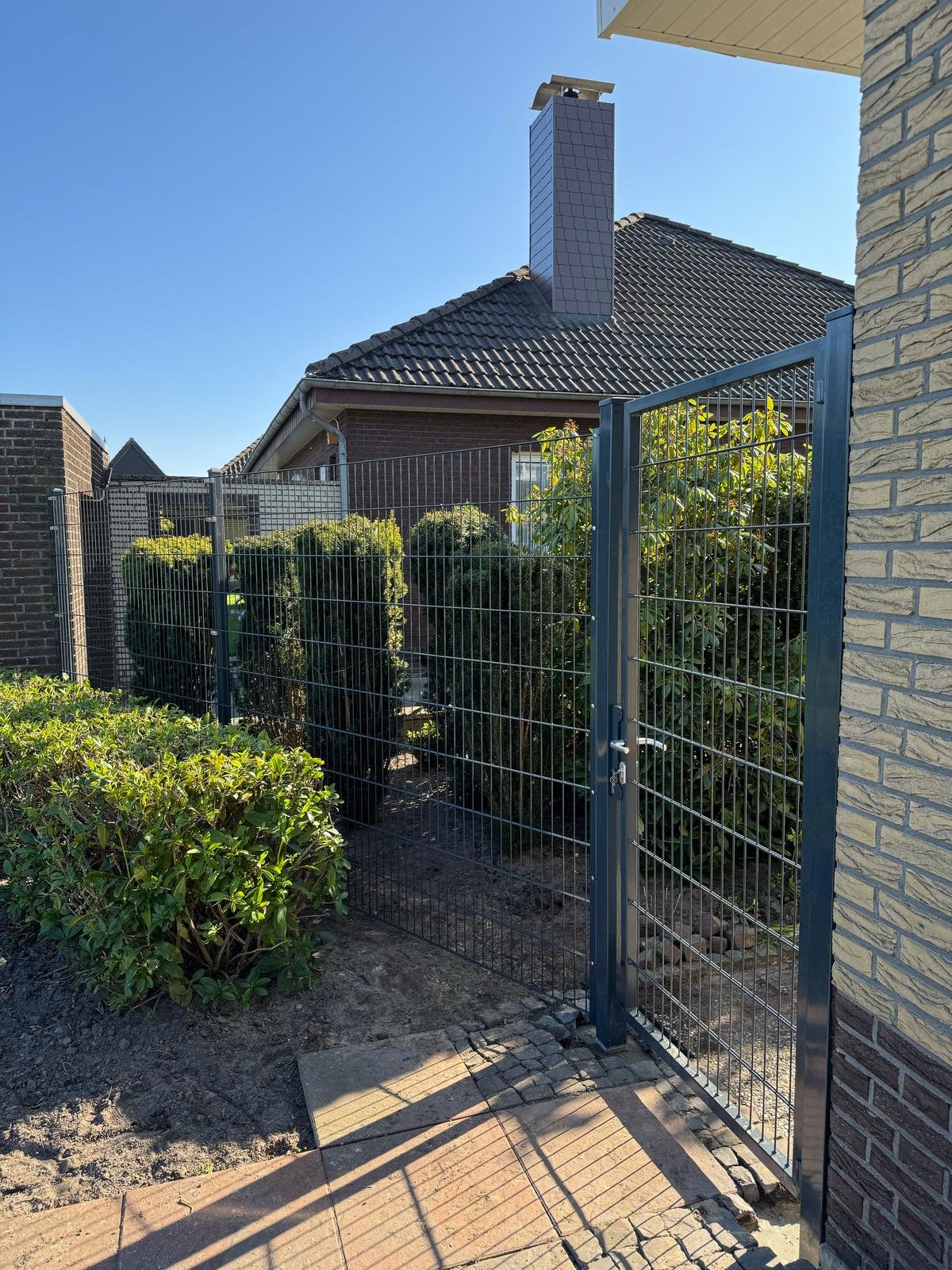 Doppelstabmattenzaun in Rhauderfehn &ndash; Zaunonkel GmbH