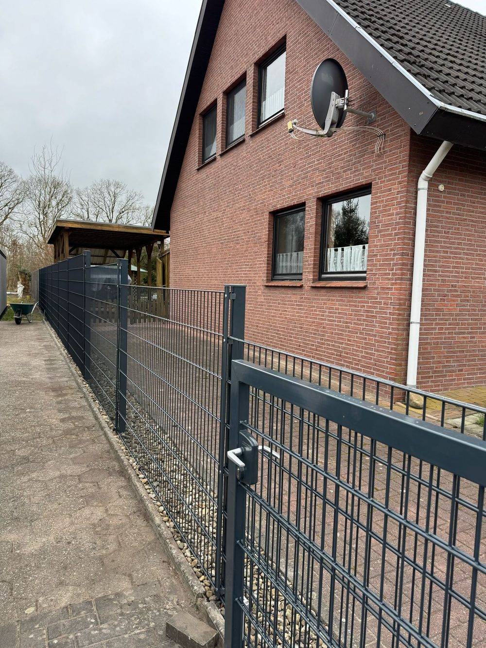 Doppelstabmattenzaun in Rhauderfehn DSM &ndash; Zaunonkel GmbH