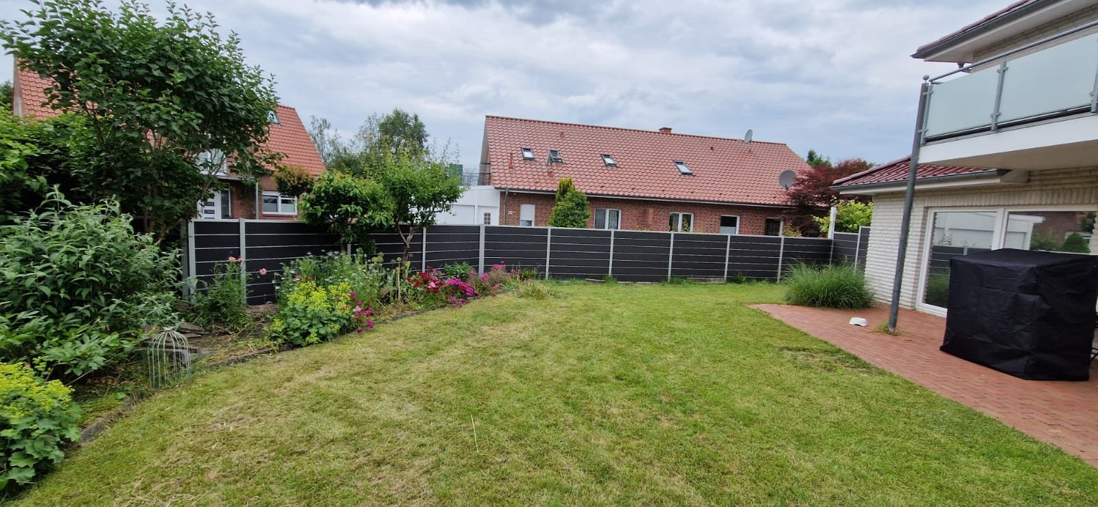 WPC-Sichtschutzzaun in Rhauderfehn &ndash; Zaunonkel GmbH