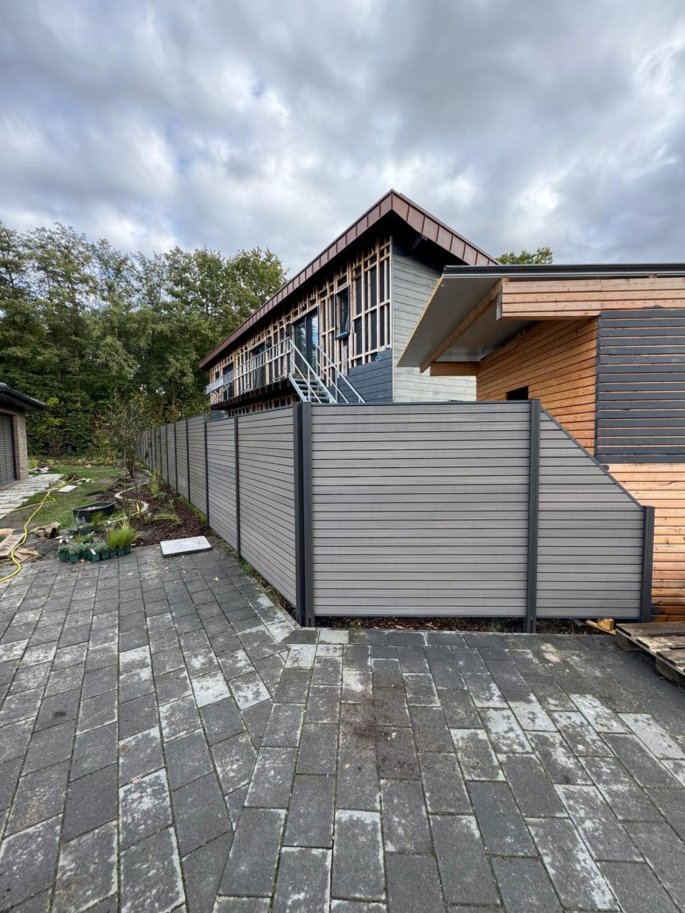 WPC-Sichtschutzzaun in Scharrel &ndash; Zaunonkel GmbH