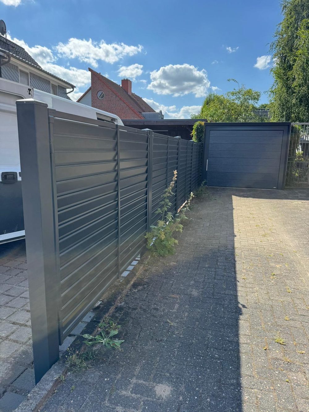 Maßgefertigter Design- und Frontzaun Modell Beryl in Verden &ndash; Zaunonkel GmbH