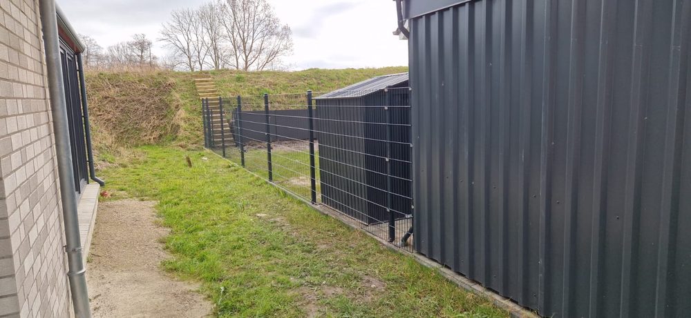 Doppelstabmattenzaun + WPC-Sichtschutzzaun in Wittmund &ndash; Zaunonkel GmbH